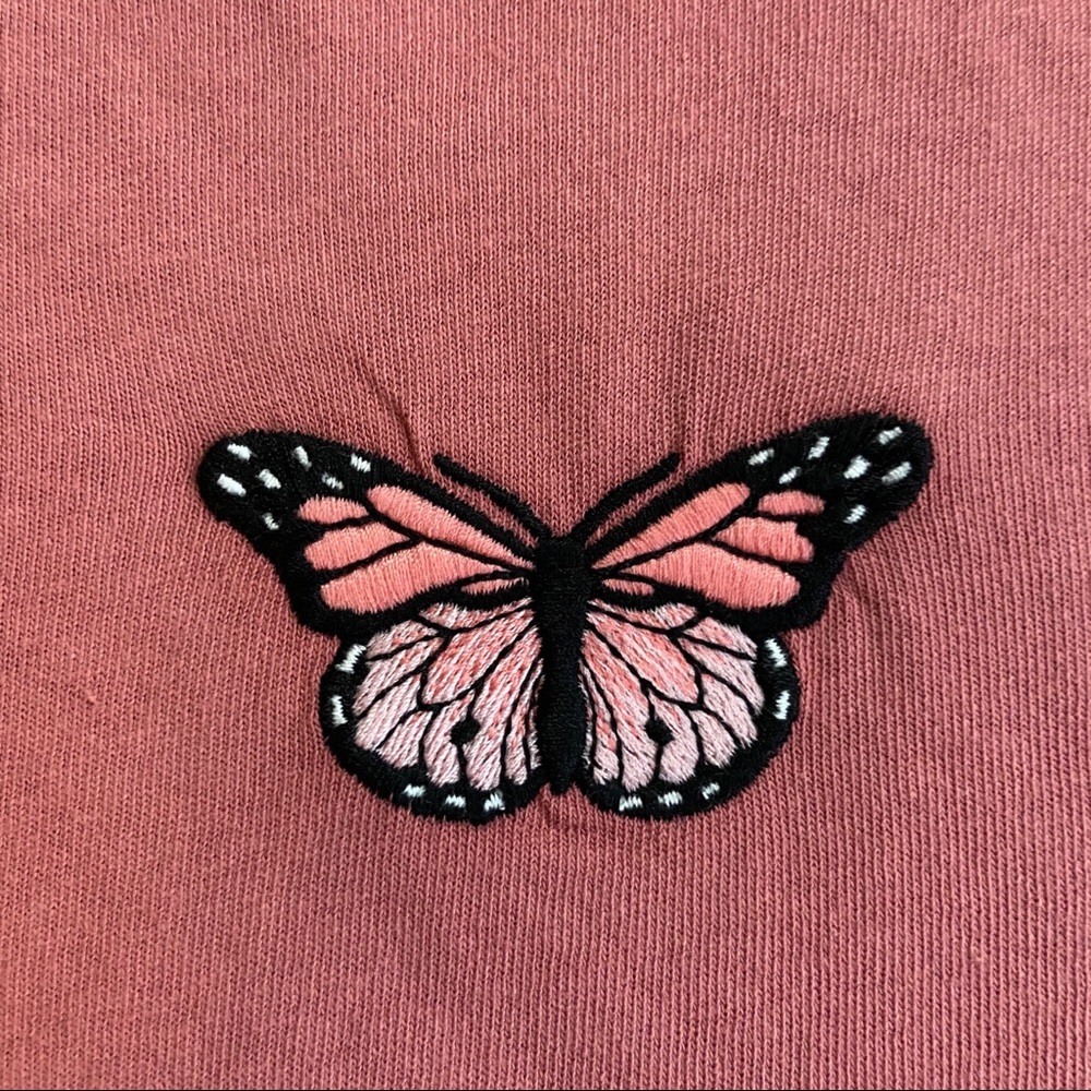 Brandy Melville Tee - Picture 2 of 4